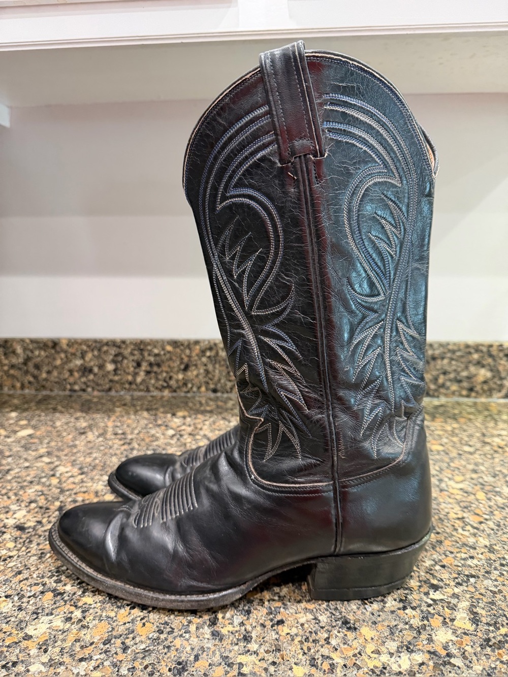 Men's Tony Lama size 10 Black Western Cowboy Boots - Classic Leather